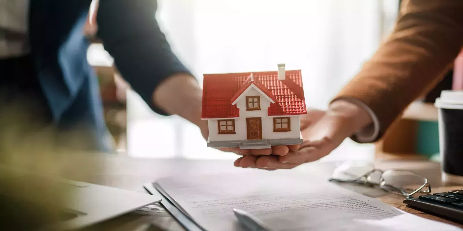 Cómo calcular una comisión por referido inmobiliario (sin cometer errores)